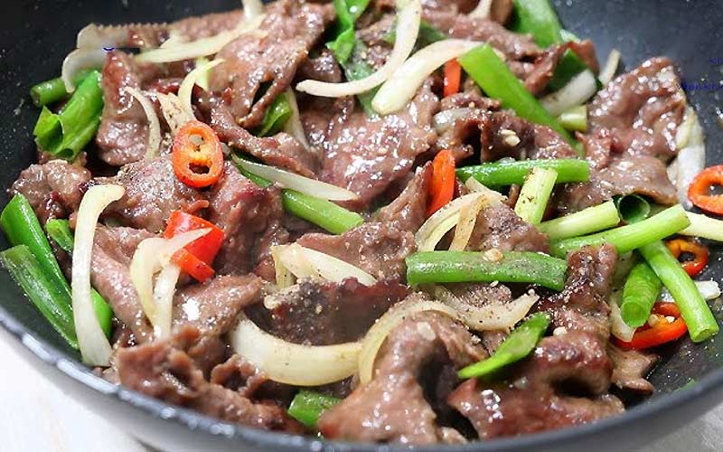 Ba Chỉ Bò Canada Xào Hành Tây